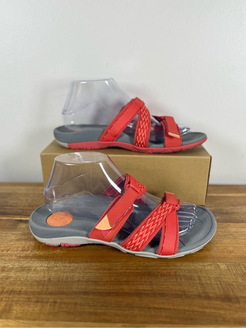 Vionic Orange Slip-on Crisscross Strapped Sandals Size 8 - Picture 14 of 14